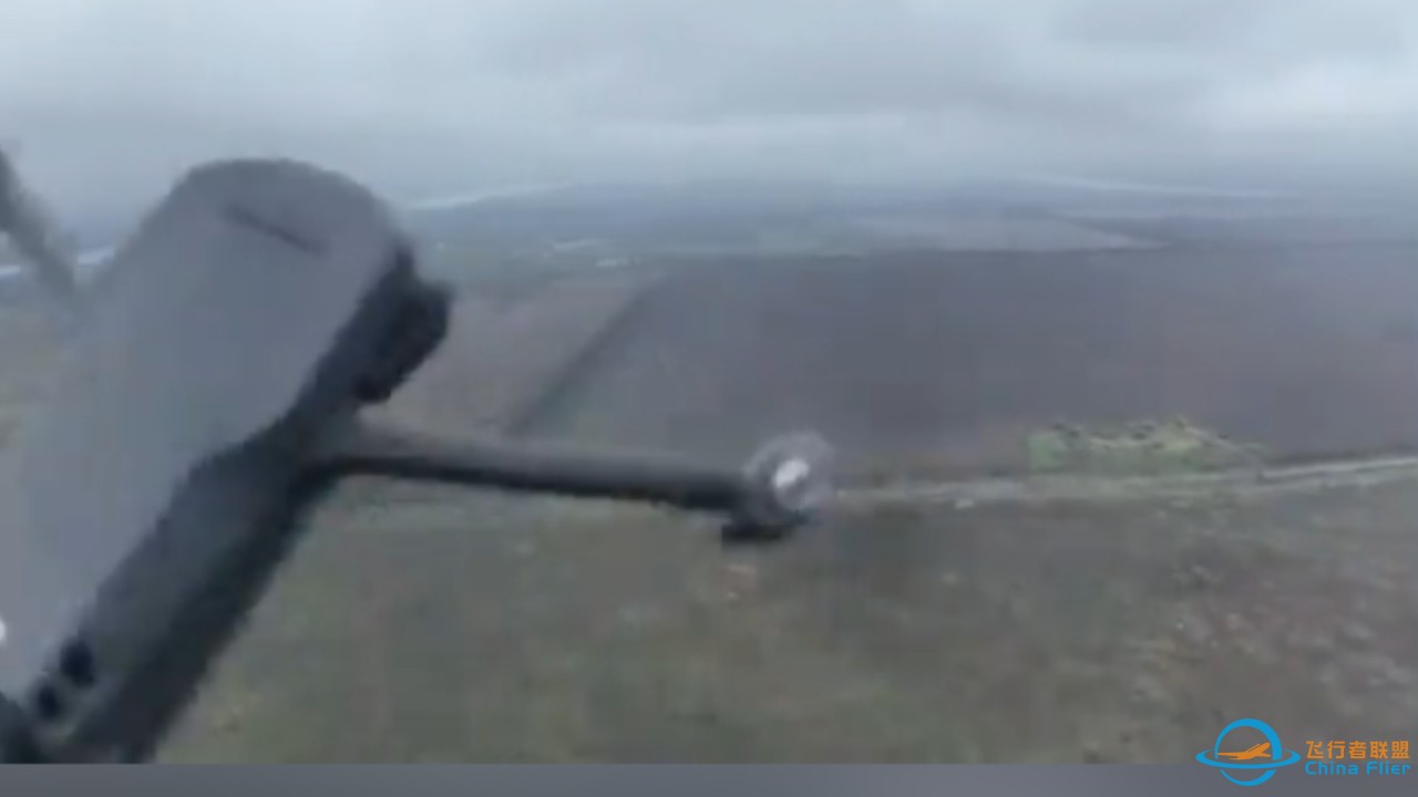 人类首次?乌军无人机遭遇俄军无人机进行空中格斗-1.jpg
