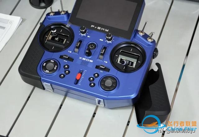 航模测评 | 国内首测，睿思凯FrSky新品X20S遥控器开箱把玩-4.jpg