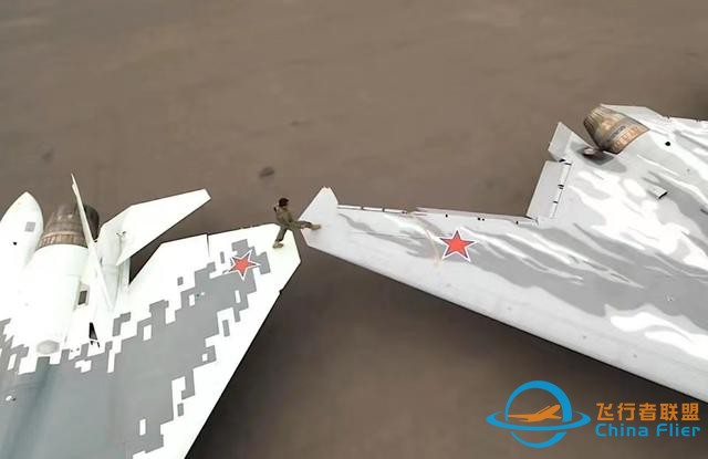 俄罗斯猎人B无人机地面操控站曝光，比小编玩过的彩虹4简陋-1.jpg