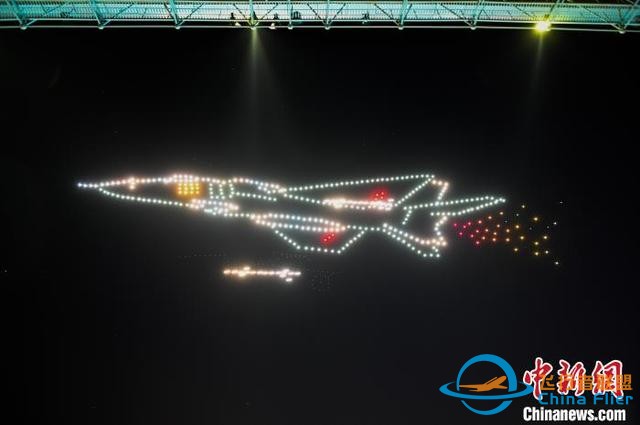 500架无人机空地一体大型展演点亮沈阳航空航天大学夜空-5.jpg