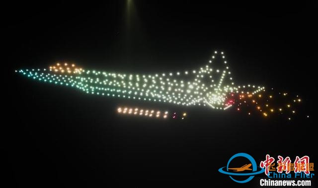 500架无人机空地一体大型展演点亮沈阳航空航天大学夜空-1.jpg