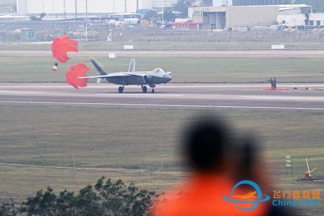 运油-20、歼-16、攻击-2无人机首次振翅中国航展-8.jpg