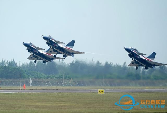 运油-20、歼-16、攻击-2无人机首次振翅中国航展-9.jpg