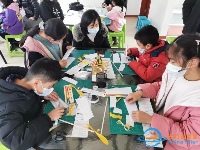 3月7日江苏省太仓市城厢镇举办了青少年航模制作课程-3.jpg