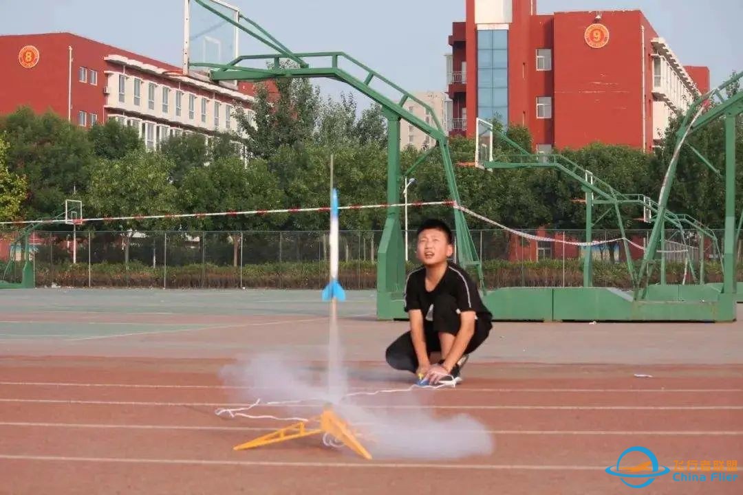 【广电研学】发射火箭、飞滑翔机、制作航模和水火箭、飞行科学探究!w11.jpg