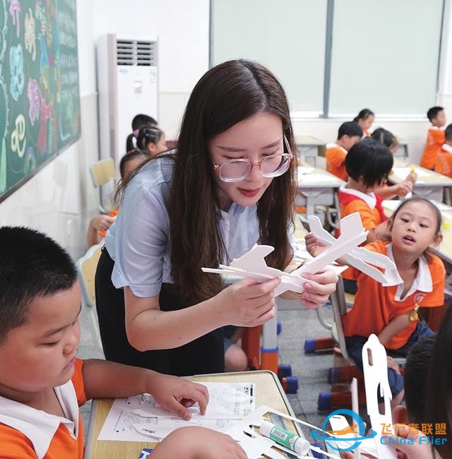 航空工业长沙院：航空科普进校园 播种少年蓝天梦-3.jpg