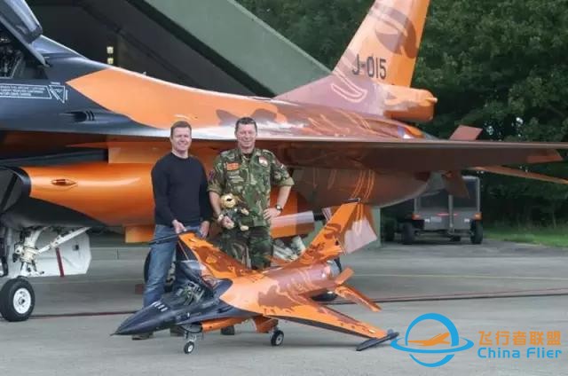 因为热爱，他徒手造了架F-16战机，惊动了荷兰空军-2.jpg