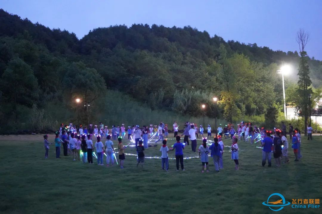 FPV飞手夏令营|自制穿越机,像鸟儿一样冲上云霄,做科技感十足的飞行少年!w43.jpg