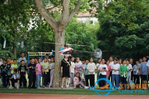 航空工业直升机所：军地所携手共推主题教育，点燃航空梦想！-10.jpg