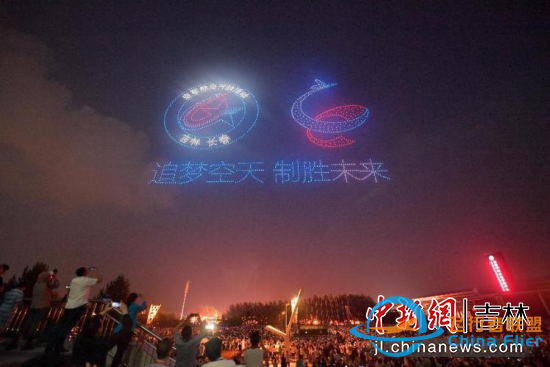 2023架无人机化为长春夜空中最亮的“星” 百万观众同观盛况-5.jpg