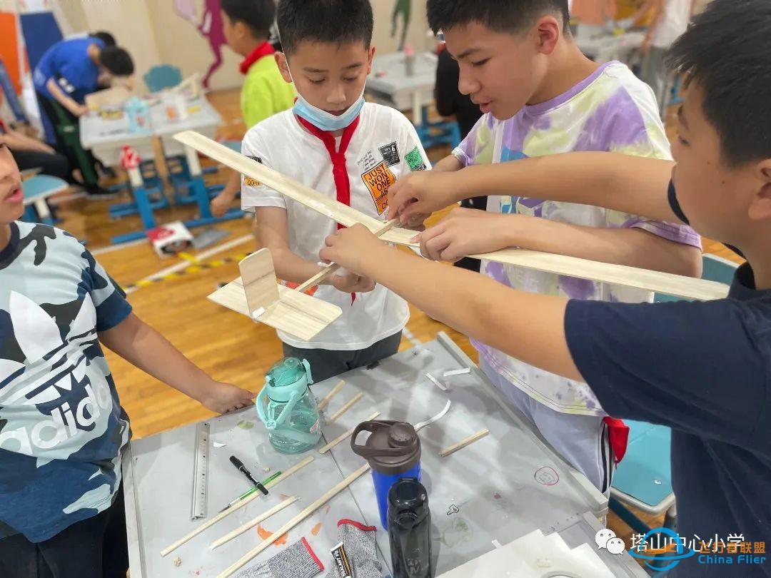 自制航模动手动脑    “双减”赋能筑梦未来——记绍兴市塔山中心小学童创节航模设计制作大赛w21.jpg