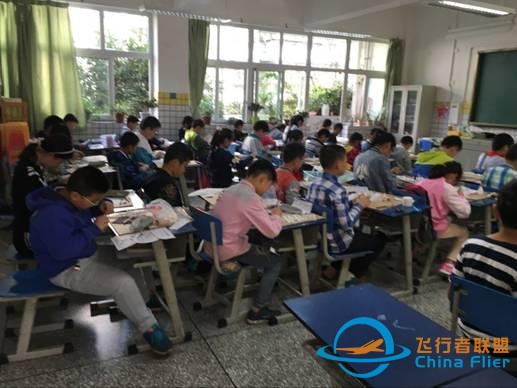 周末干什么？看盐小学生用航模玩转周末-1.jpg