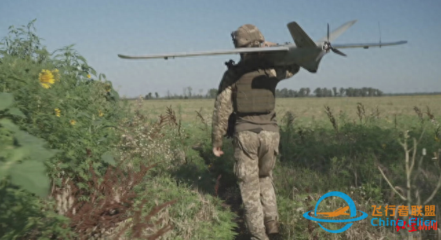 “无人机才是战场的未来” 乌士兵称已半年没开过枪，专注于无人机作战-1.jpg