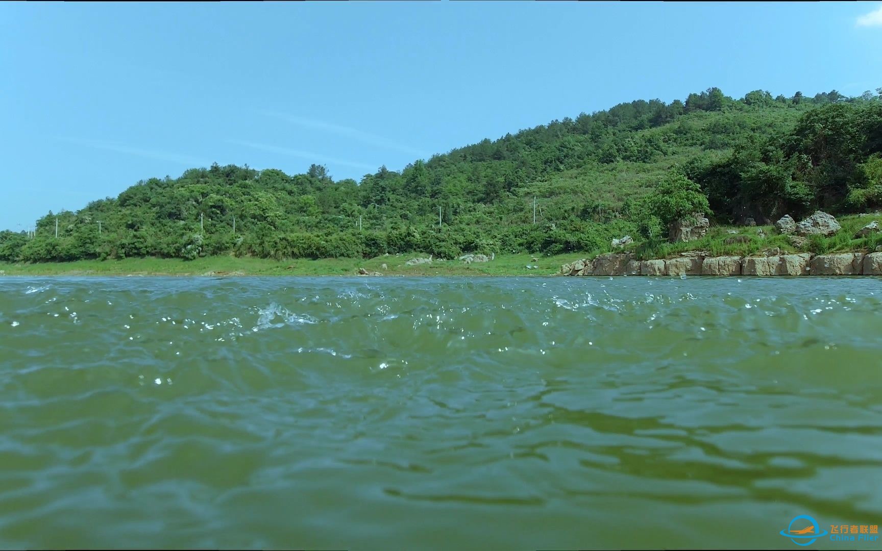 试飞能潜水的无人机，水陆空自由穿行，玩起来太爽了！-1.jpg