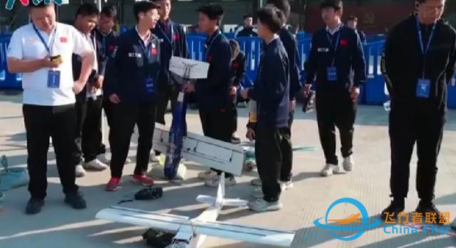 中国高中生用塑料瓶制作航模水火箭助推器，一举夺得全国第一-2.jpg