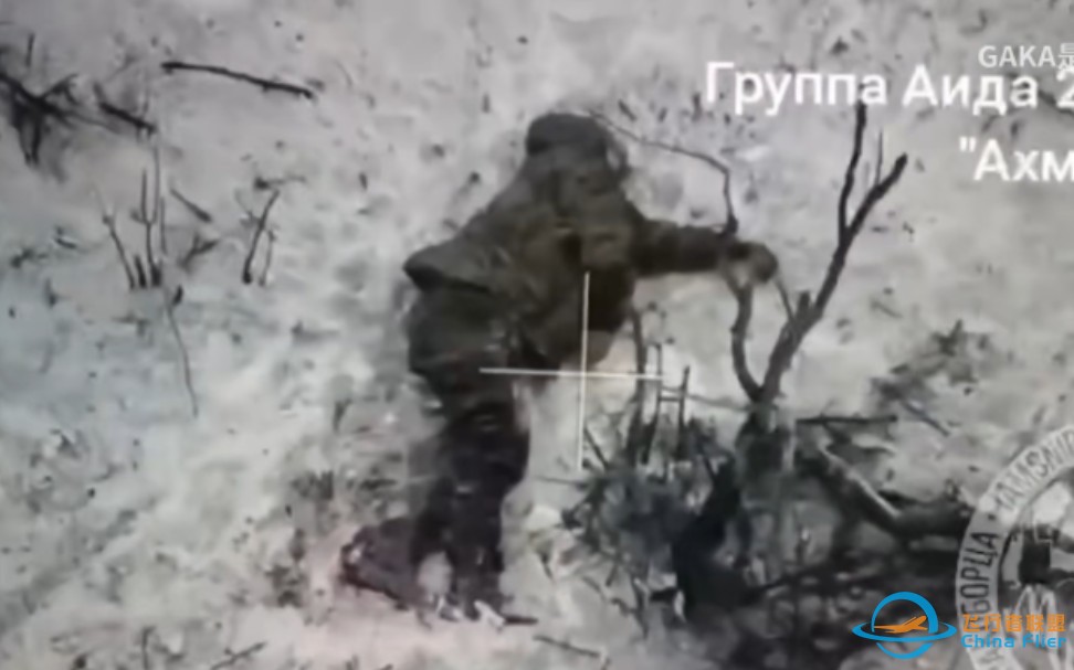 “妈妈，巴赫穆特下雪了，我好冷。”俄军无人机部队在巴赫穆特方向使用无人机投弹与自杀式无人机（FPV）袭击乌军士兵!-1.jpg
