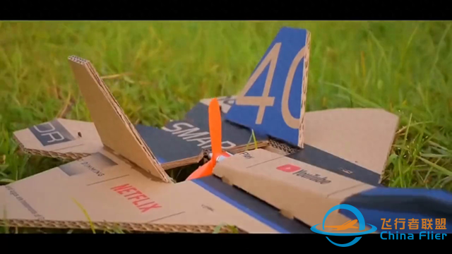 利用废纸板手工制作F22遥控飞机模型-1.jpg