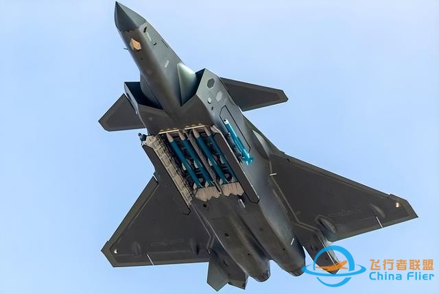 五代机中国也已领先？歼-20S开启无人机蜂群时代，F-35却跟不上？-4.jpg